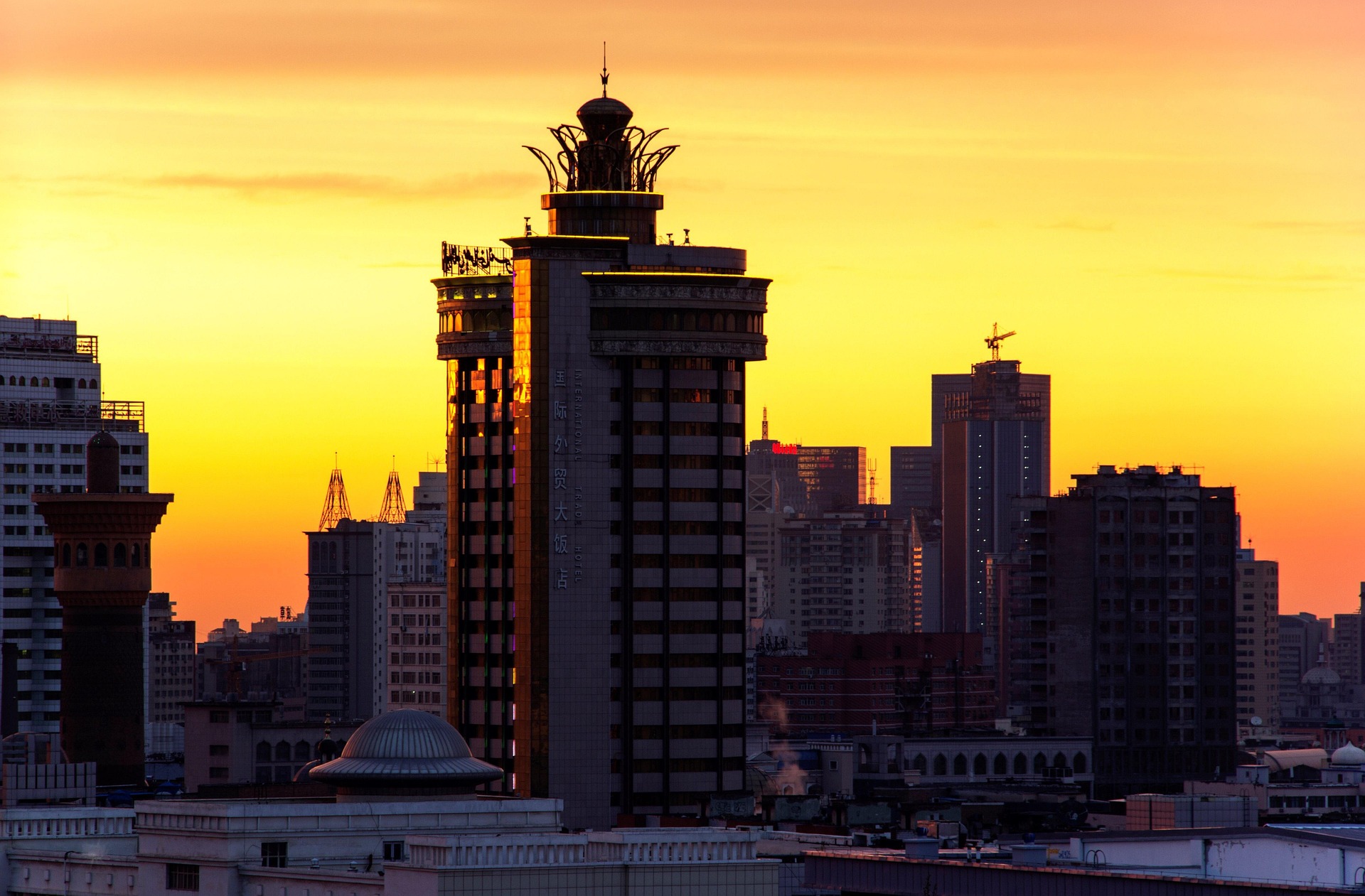 sunset-5829903_1920.jpg